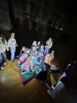 Projekt „Bullerbyn w Łysomicach” i klasowa nocowanka w szkole