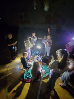 Projekt „Bullerbyn w Łysomicach” i klasowa nocowanka w szkole