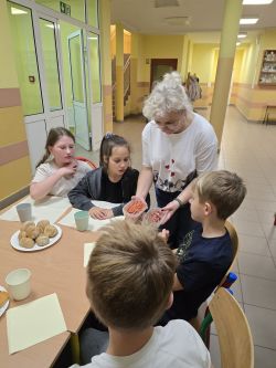 Projekt „Bullerbyn w Łysomicach” i klasowa nocowanka w szkole