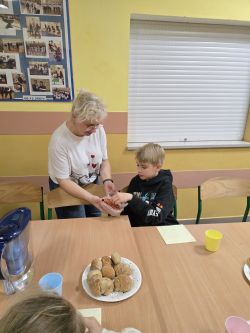 Projekt „Bullerbyn w Łysomicach” i klasowa nocowanka w szkole