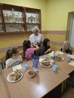 Projekt „Bullerbyn w Łysomicach” i klasowa nocowanka w szkole