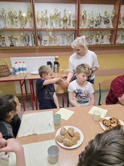 Projekt „Bullerbyn w Łysomicach” i klasowa nocowanka w szkole