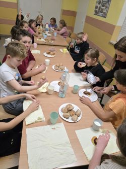 Projekt „Bullerbyn w Łysomicach” i klasowa nocowanka w szkole