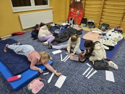 Projekt „Bullerbyn w Łysomicach” i klasowa nocowanka w szkole