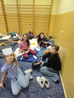 Projekt „Bullerbyn w Łysomicach” i klasowa nocowanka w szkole