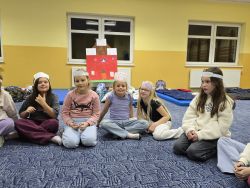 Projekt „Bullerbyn w Łysomicach” i klasowa nocowanka w szkole