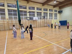 Projekt „Bullerbyn w Łysomicach” i klasowa nocowanka w szkole