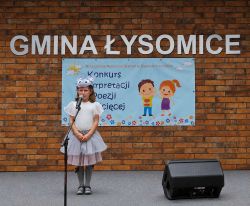 "Słowa, które czarują - polskie poetki dzieciom darują"